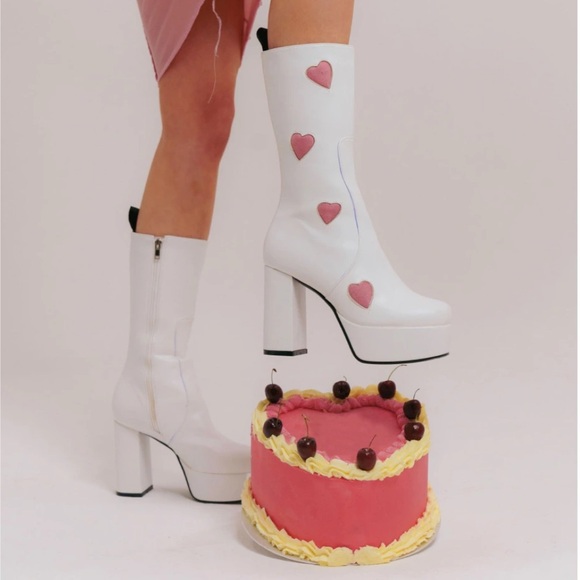NEW Dolls Kill La Moda Red Heart & Black Calf “Game of Love” Platform Boots Sz 9 - Picture 12 of 12